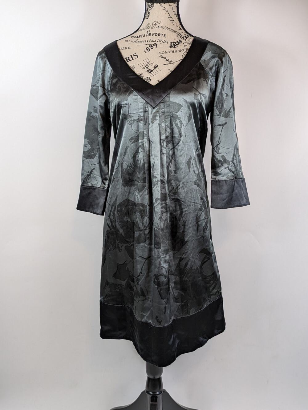 Daisy Fuentes Womens Sz Small Slip Dress Mini Short V-Neck Nightgown 3/4 Sleeve